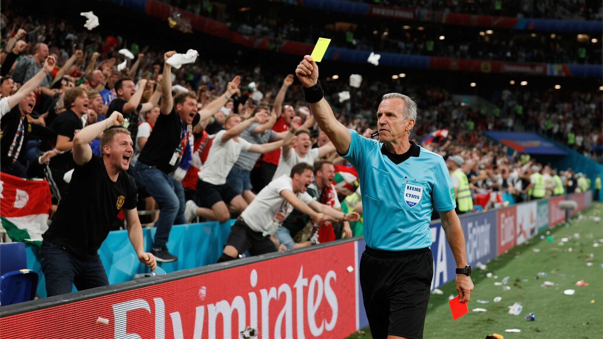 *究竟是什么情况促使这一行为呢？*根据现场媒体报道